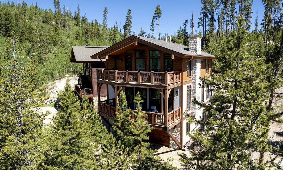Grand Lake Cabin | Breathtaking Lakefront Retreat with Beautiful Views and Outdoor Spaces in Grand Lake, Colorado