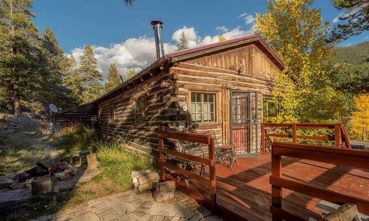 Leadville Cabin | Bright and Spacious Cabin Rental for Couples near Copper Mountain, Colorado