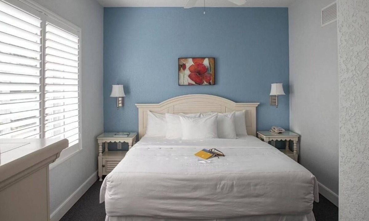 Ormond Beach Hotel | Bright Oceanview Unit Close to Dining, Golf & Daytona Adventures