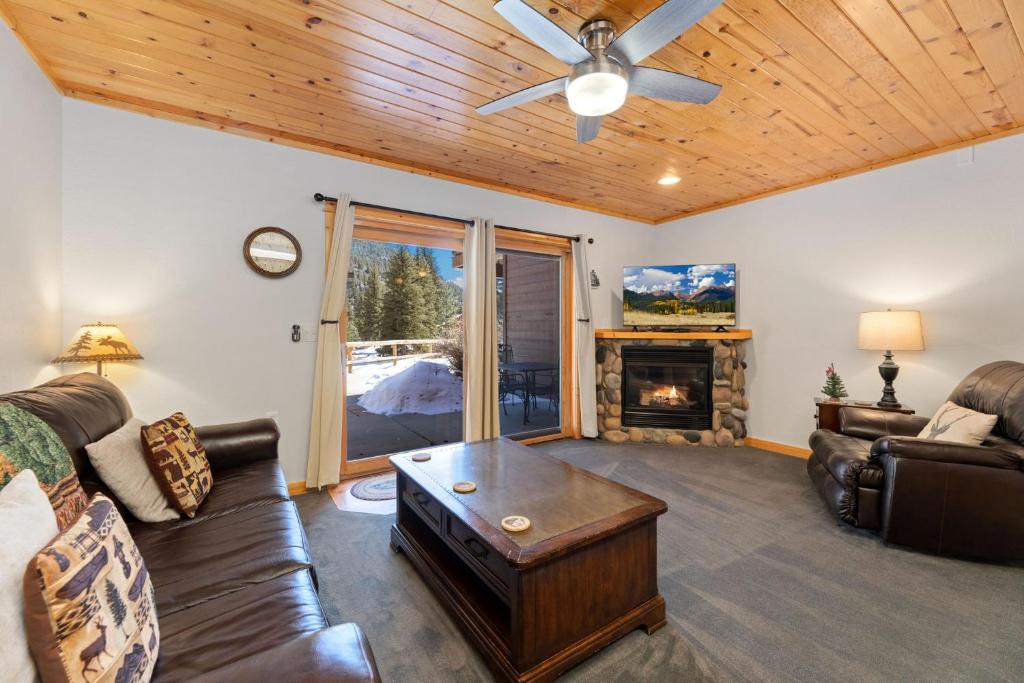 Fall River Estates Apartment | Bugle Pointe B04 by Estes Park Condos