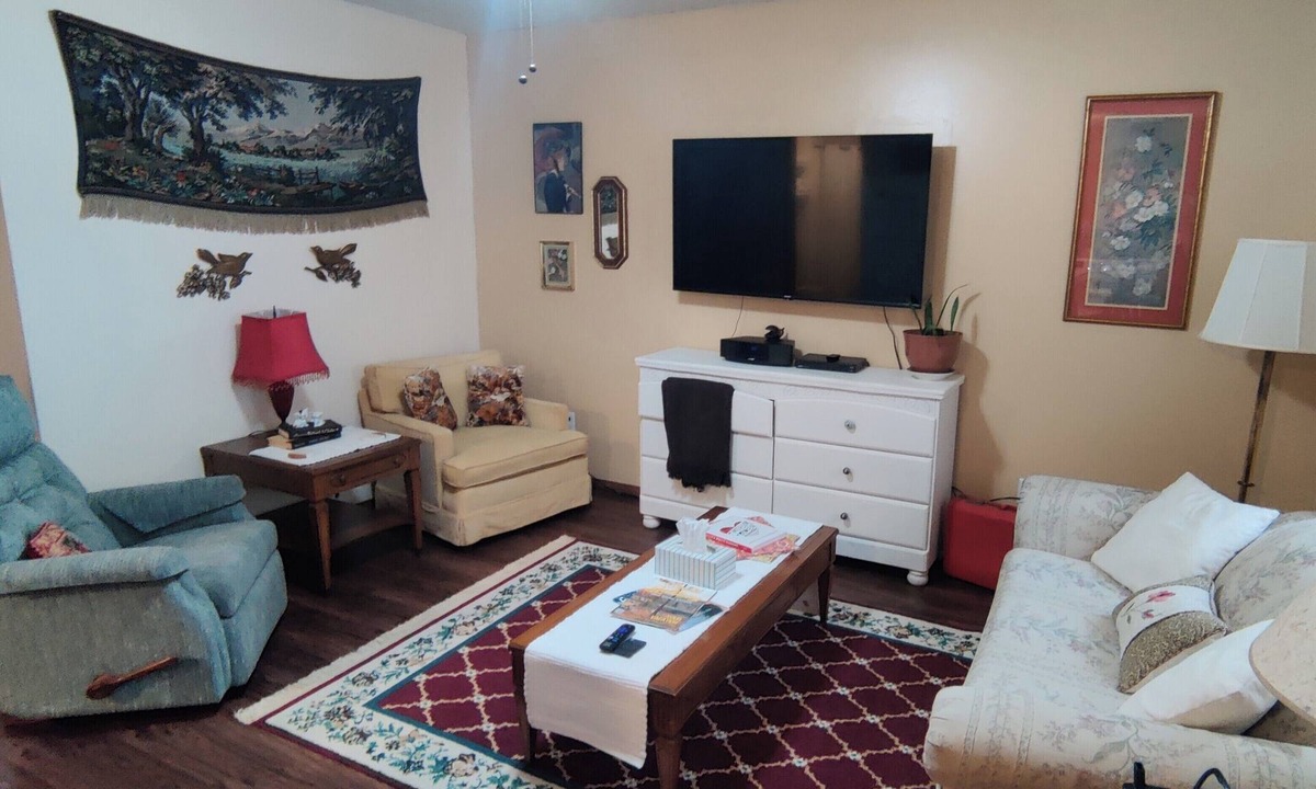 Batesville Apartment | Button's Apartment-Cozy vintage-style 2-bedroom place in historic Batesville