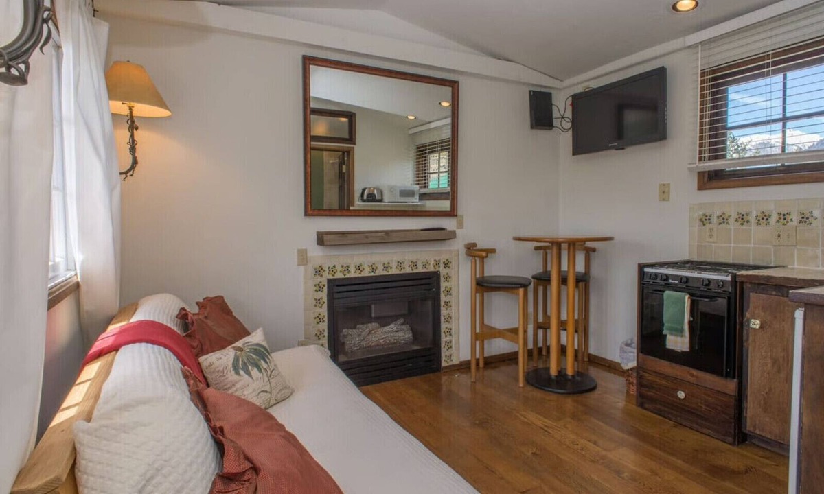 Twin Lakes Cabin | Carriage House at Roadhouse Lodge: romantic suite, fireplace & lake-view deck