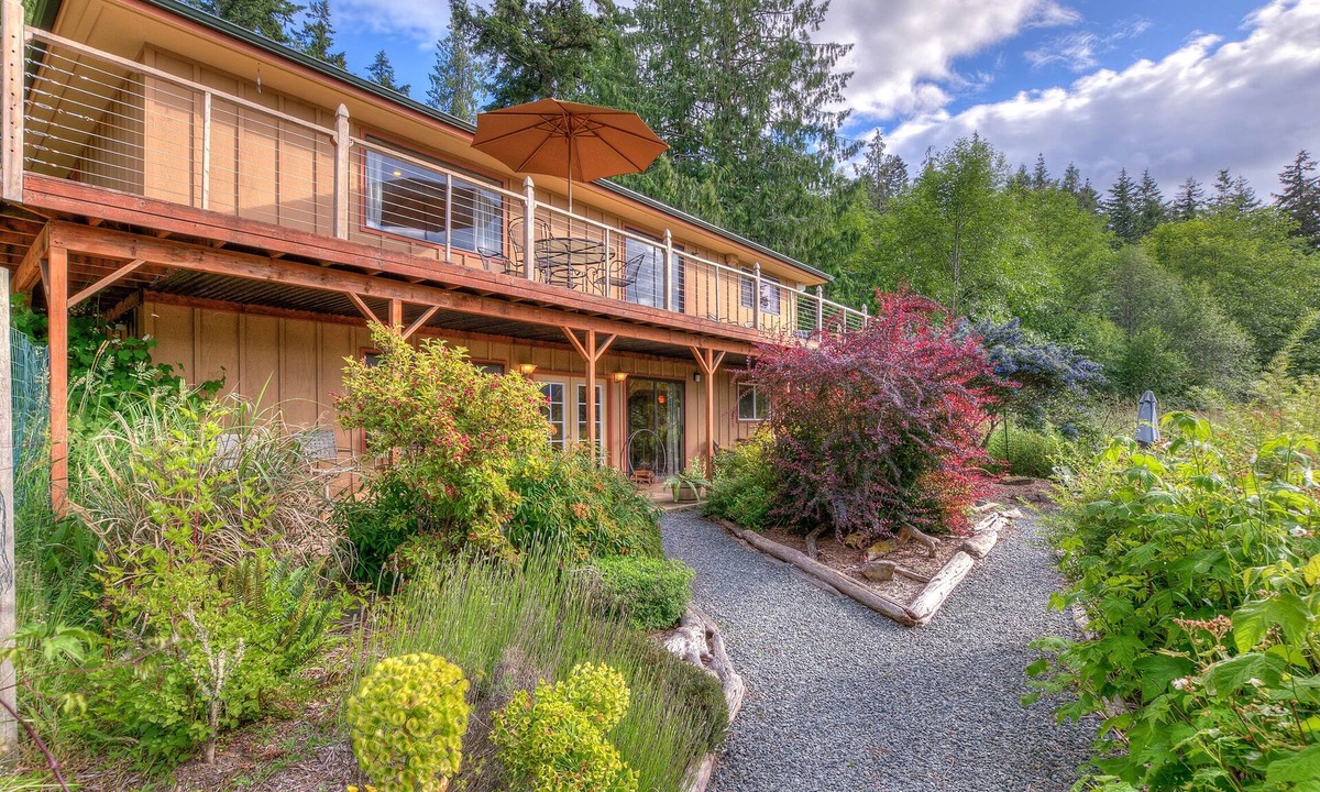 West Sound House | Cedar Field Vacation House on Orcas Island - August Nights Sale!