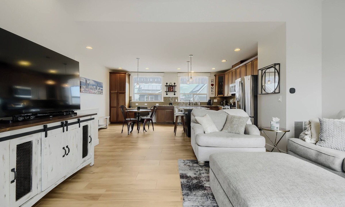 Northfield House | Central Park Townhome | 30-Day+ | Pets & Garage, Utilities included