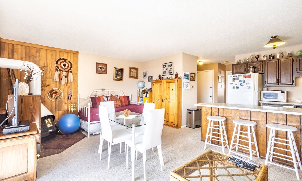 Dillon Condo | Centrally Located Condo w/Private Balcony & Mountain Views! Close to Skiing