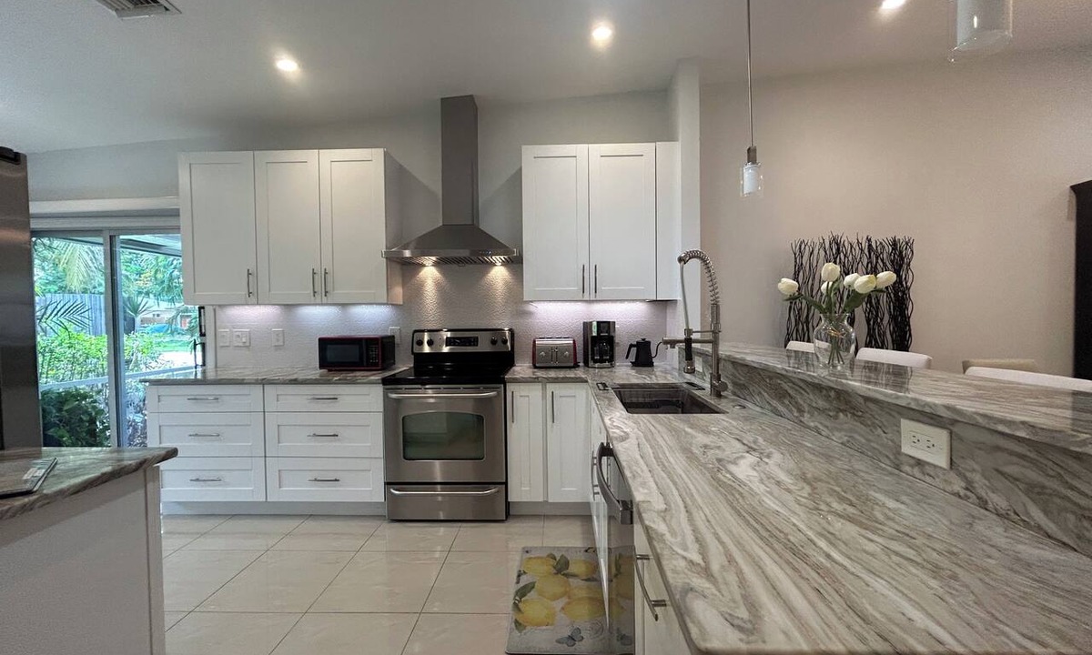 Deerfield Beach House | Charming 2-Bedroom House - Gorgeous Patio Garden- Pet friendly