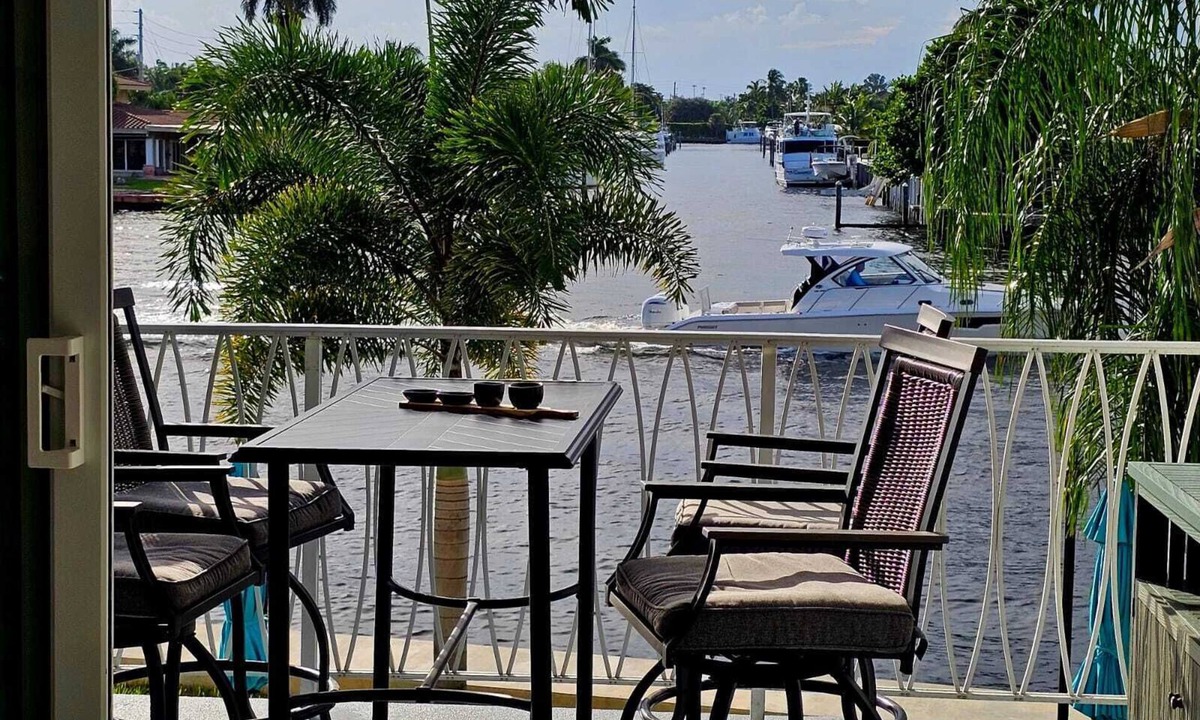 Pompano Beach Condo | Charming condo in Intracostal and heart of Pompano Beach .Live the life !