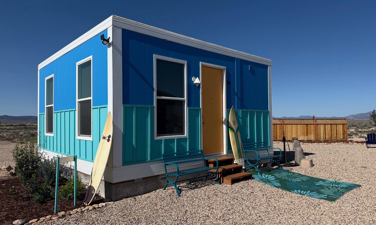 Beryl Junction House | Charming Desert Beach House Tiny home, with AC, WiFi, game room/fitness room.