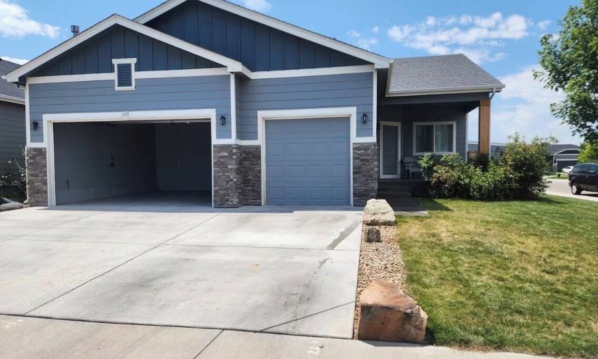 Milliken House | Charming Pet friendly 3-bedroom house with AC in Milliken