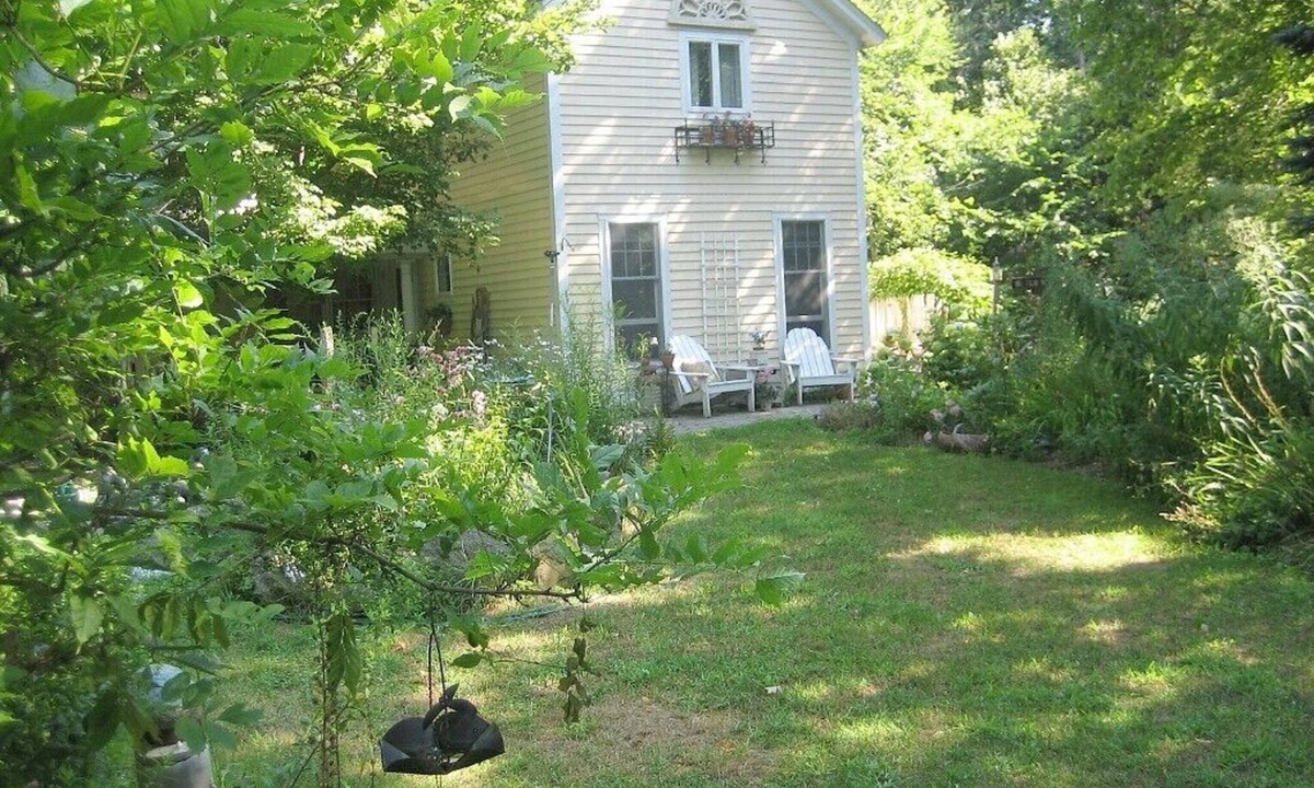 Bantam House | Charming, river front compound