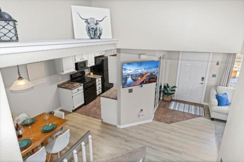 Windsor House | Chimney Park Retreat King Suite and Fenced Yard