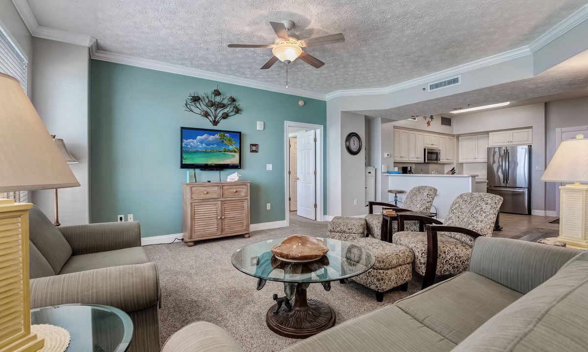 Thomas Drive Condo | Clean, Comfortable, and On the Beach - Make Your Reservation Today for 2026