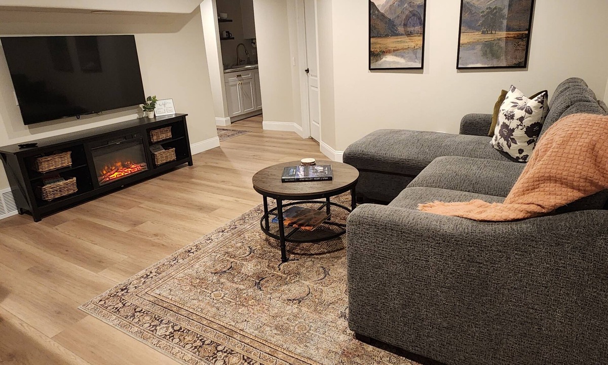Springville Apartment | Clean, Quiet 2 Bdrm near Provo w/Direct Access to City Park