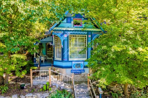 Eureka Springs Historic District Bed & Breakfast | Cliff Cottage Inn, Downtown Bed & Breakfast