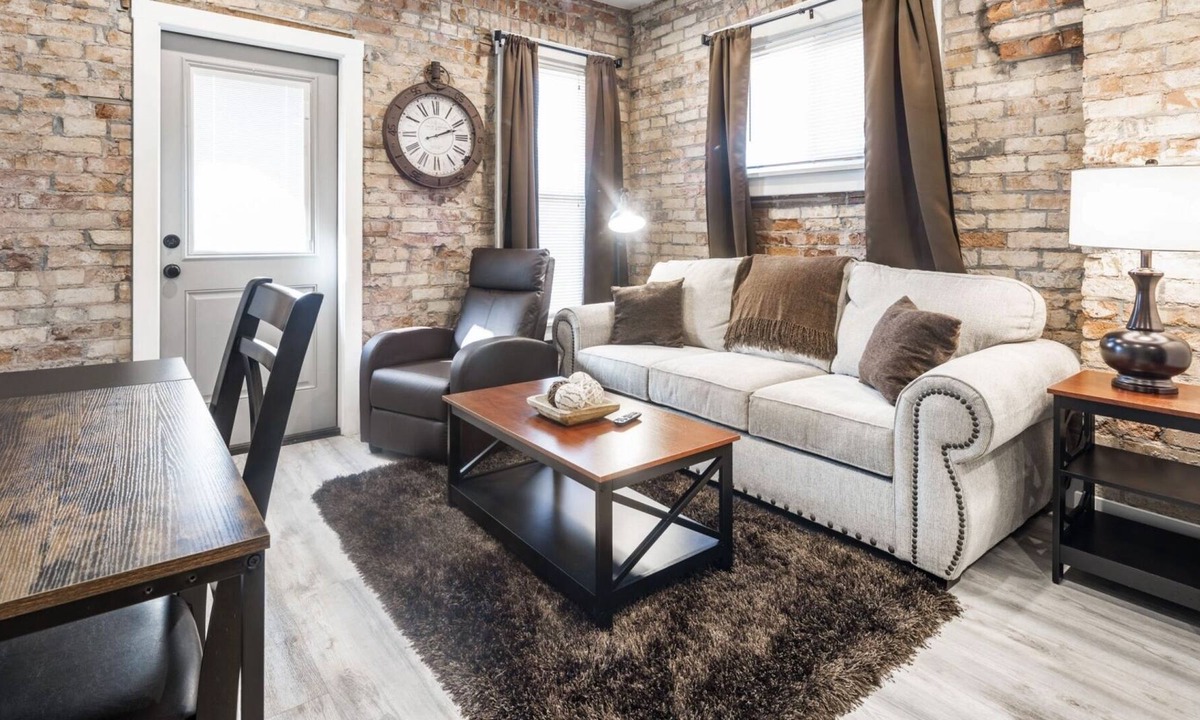 Central City Apartment | Close To Downtown Comfy 1 Bed 1 Bath Apartment