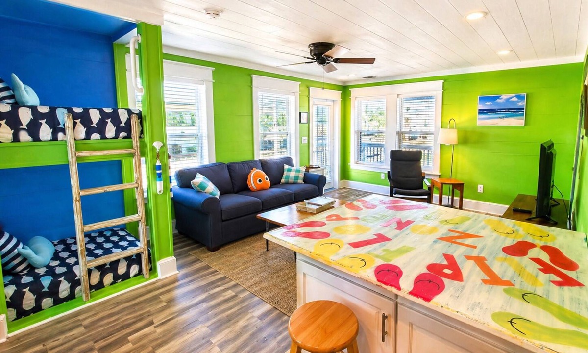 Mexico Beach House | Clown Fish Cottage - Pet Friendly with King Bed
