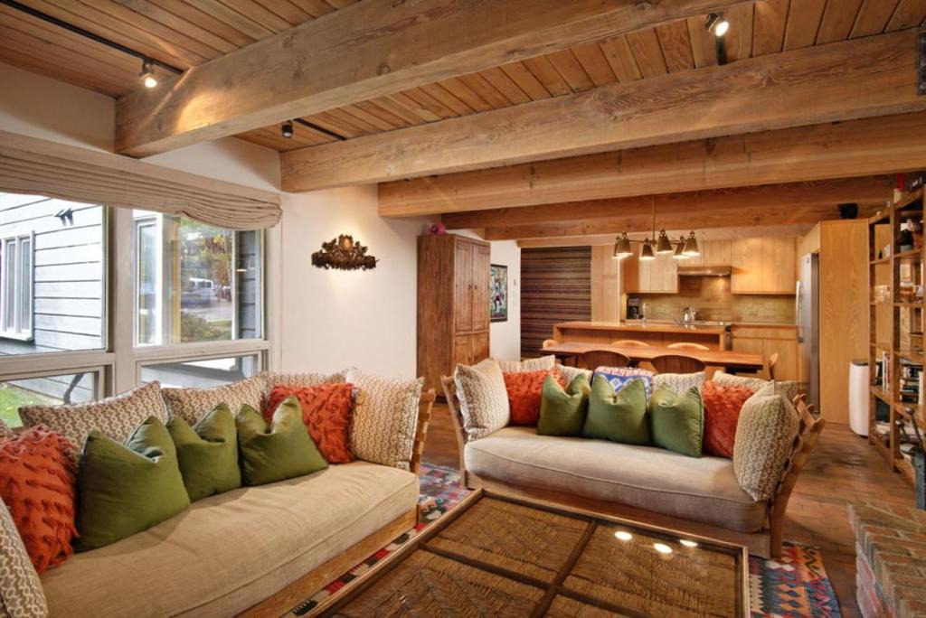 Aspen House | Cottonwoods Unit 1C, Downtown Condo with Upgraded Kitchen & Bathrooms
