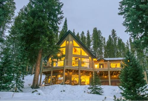 Crown Ski Chalet | Cozy Breck Chalet - Private Sauna & Hot Tub, Fire Pit, Wraparound Deck, EV Power