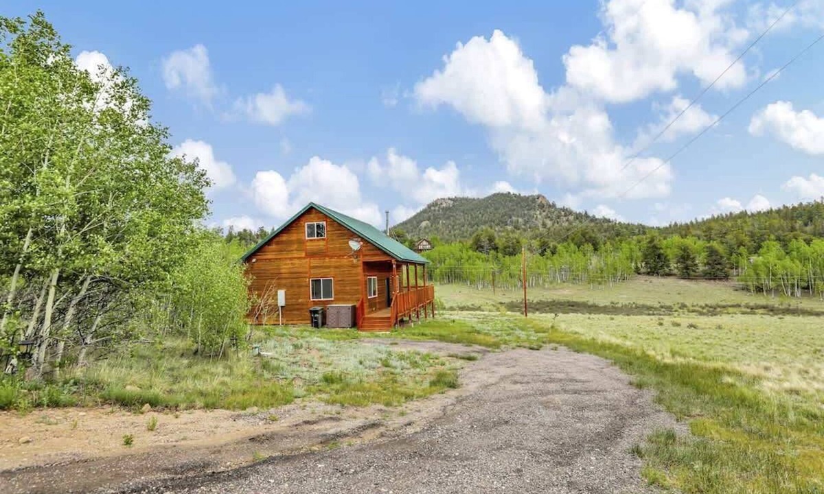 Indian Mountain Cabin | Cozy Cabin in Deer Valley with Spacious Deck and Grill!