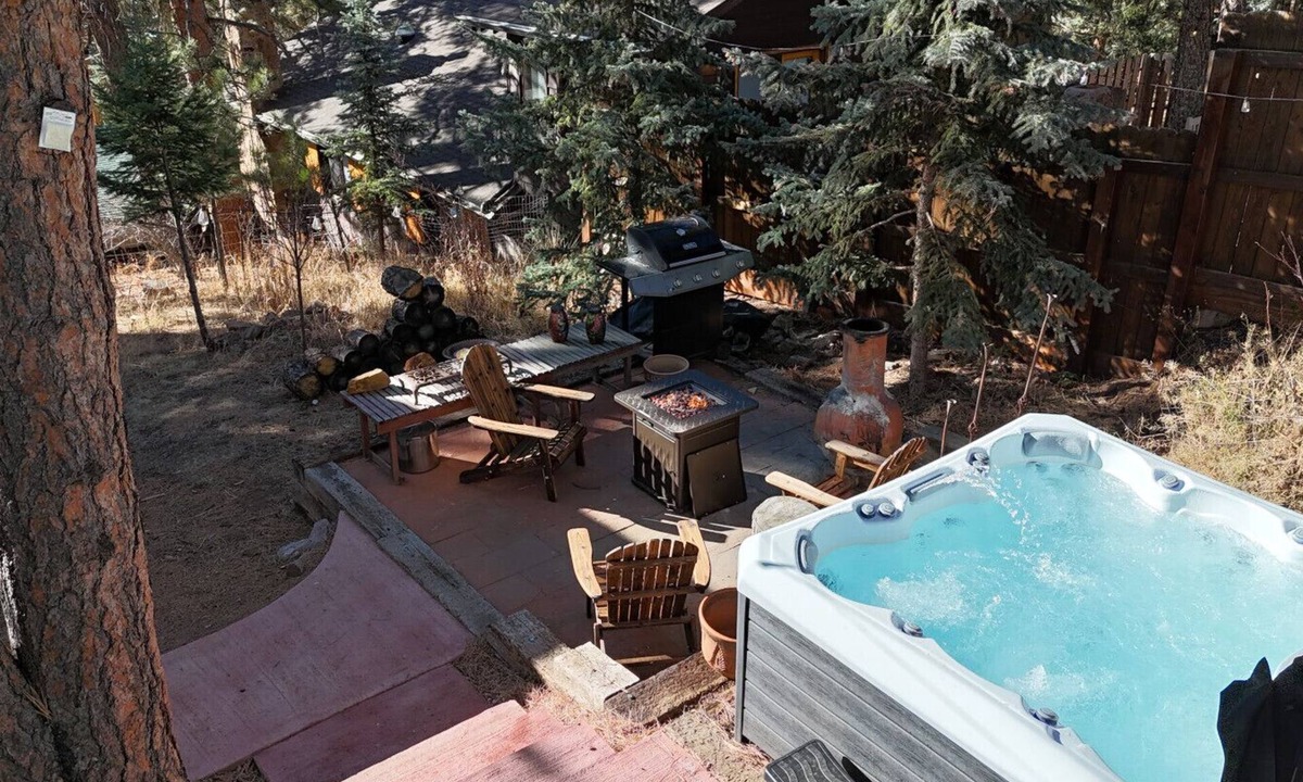 Green Mountain Falls Cabin | Cozy Cabin w/Hot Tub, Games, Firepit, & Views