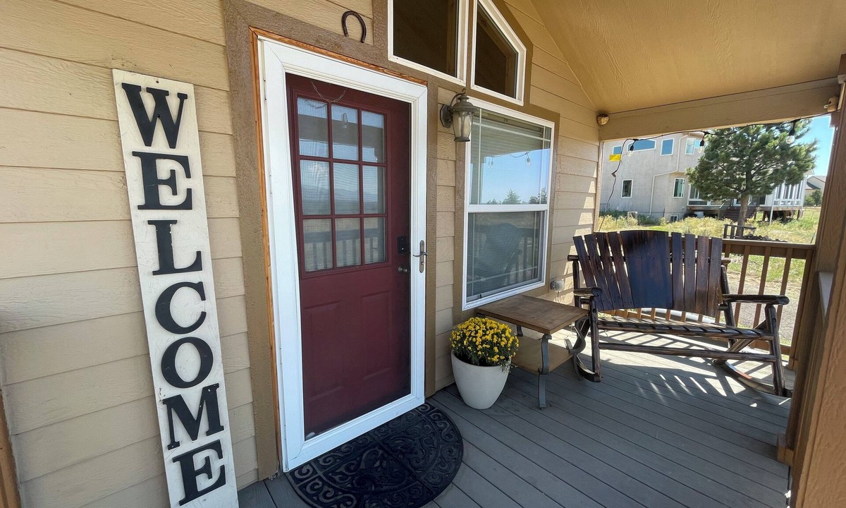 Gleneagle Cabin | Cozy Cabin w/loft in charming Colorado Springs near USAFA