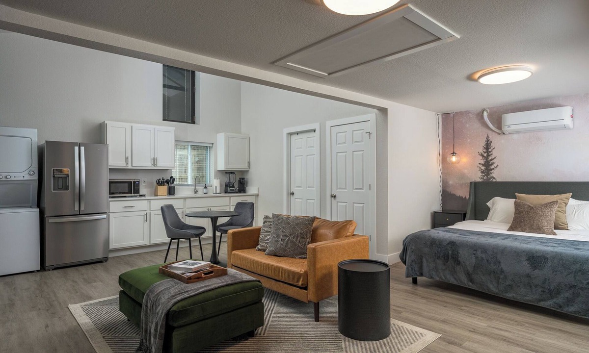 Berkley Cottage | Cozy Den - Minutes to Downtown Denver and near Red Rocks
