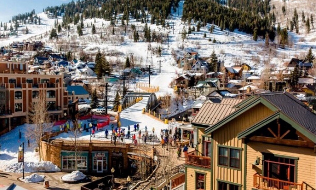 North Park City Resort | Cozy Guest Room & Premium Amenities at Marriott's MountainSide Resort!