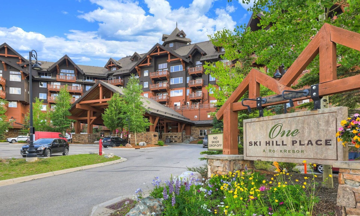 Peak 8 Condo | Cozy Mountaintop Escape Pools + Spa Hiking, Biking, Outdoor Adventures A/C