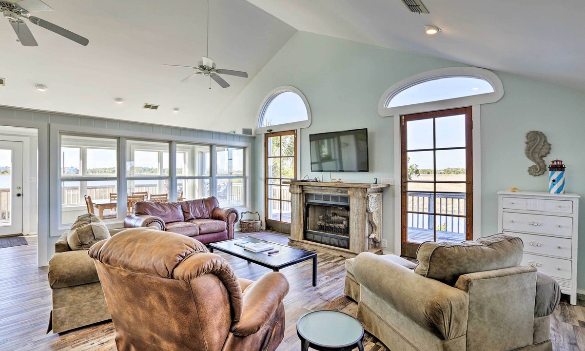 Crawfordville Cottage | Cozy Waterfront 'Island House' on Live Oak Island!