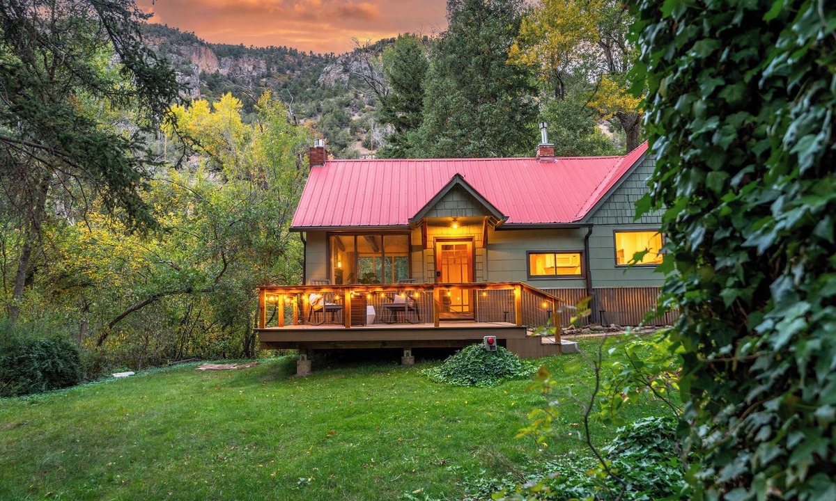 Glenwood Springs House | Creekside Cottage with Outdoor Patio & Firepit, Cozy Fireplace Near Hot Springs