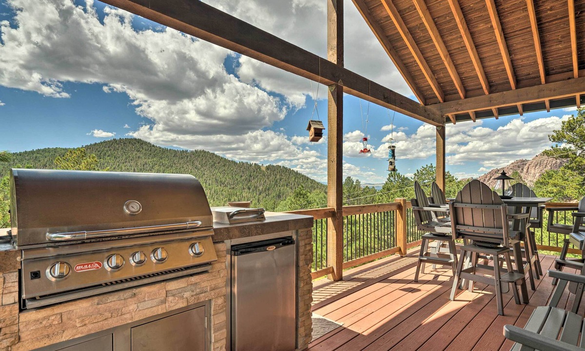 Cripple Creek House | Cripple Creek Mountain Getaway w/Hot Tub & Views!