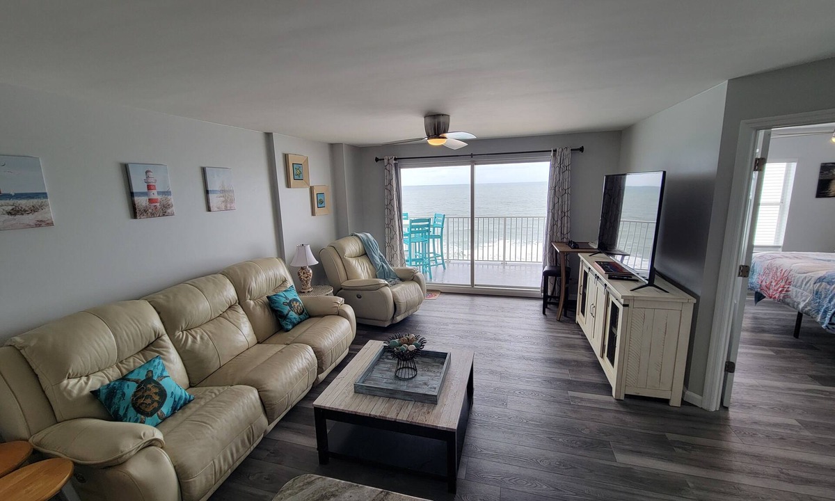Seawinds Condo Condo | Dalton's sand and surf oceanfront 2-bedroom condo in enchanting Ormond Beach