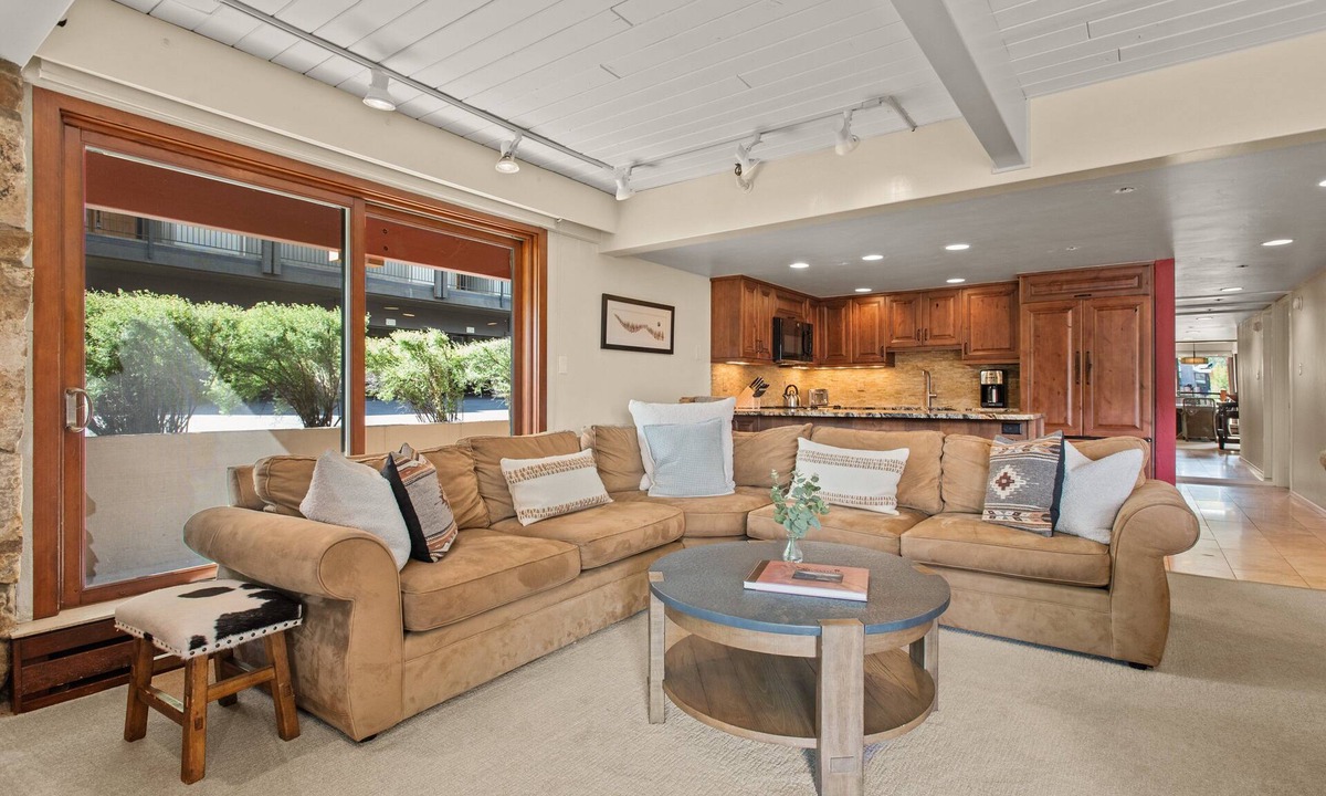 Snowmass Village Condo | Deluxe 2 Bdrm Den 3 Bath Ski-in/Ski-out Stonebridge Condos 625
