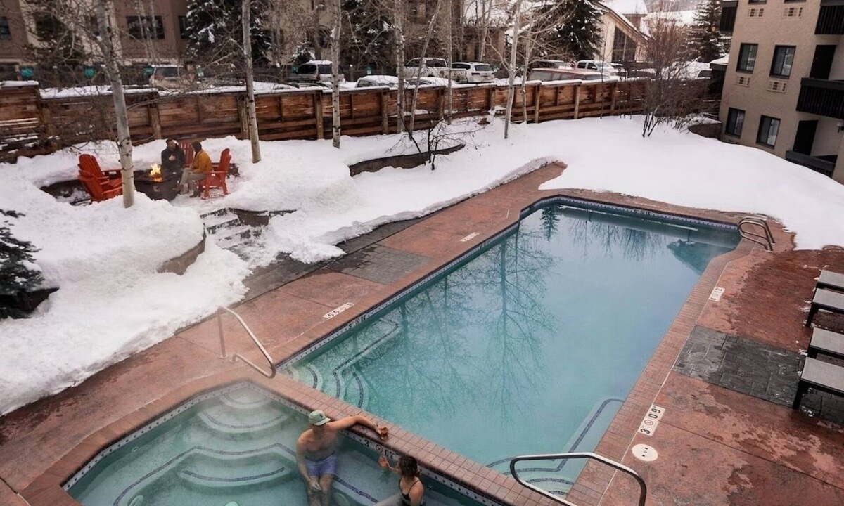 Steamboat Springs Hotel | Deluxe Two Queens | Two Queen at Gravity Haus Steamboat, Pets are Allowed