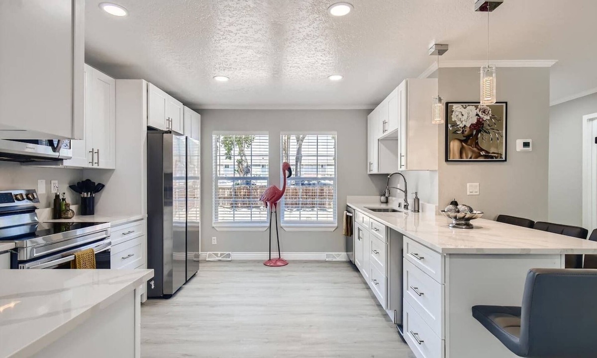 Denver House | Denver 5 BR|Game Room|Luxury Mattresses|Large Patio