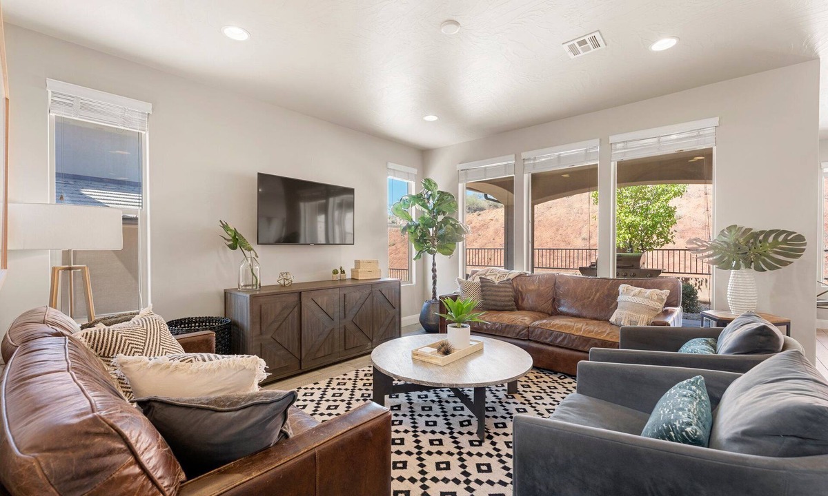 Sienna Hills House | Desert Serenity: Community Pool + Hot Tub, Ping Pong Table!