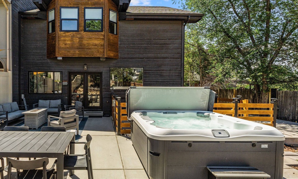 Cottonwood Heights House | Designer house 20 mins from 4 ski resorts & Salt Lake downtown