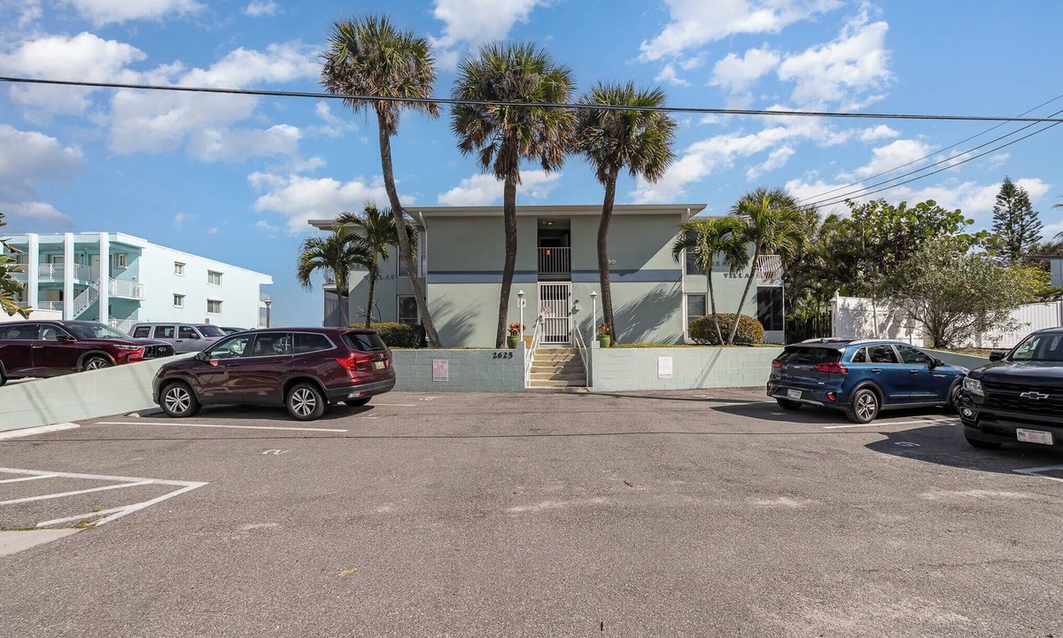 Crescent Beach Apartment | Direct Ocean Complex! Beach Villa 5
