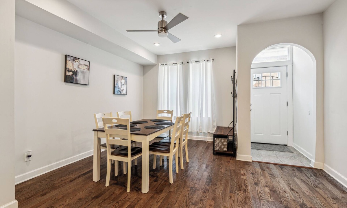 Point Breeze House | Discover South Philly, just a quick 4-min drive to UPenn
