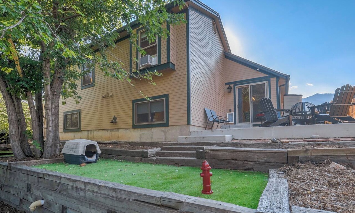 Northwest Colorado Springs House | Dogs Off-Leash in the Fenced Yard: 4BR Home, Sleeps 9
