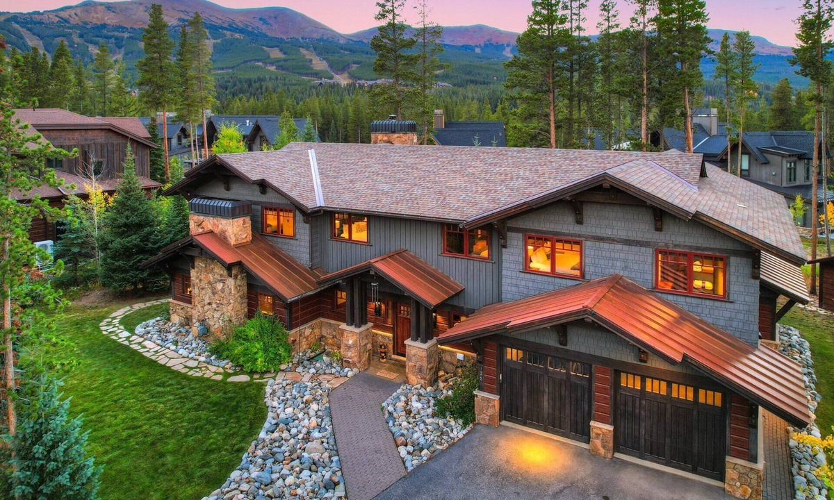Christie Heights House | Double Diamond Lodge by the Nordic Ski Trails! Luxury, Views, Foosball, xBox, & Billiards