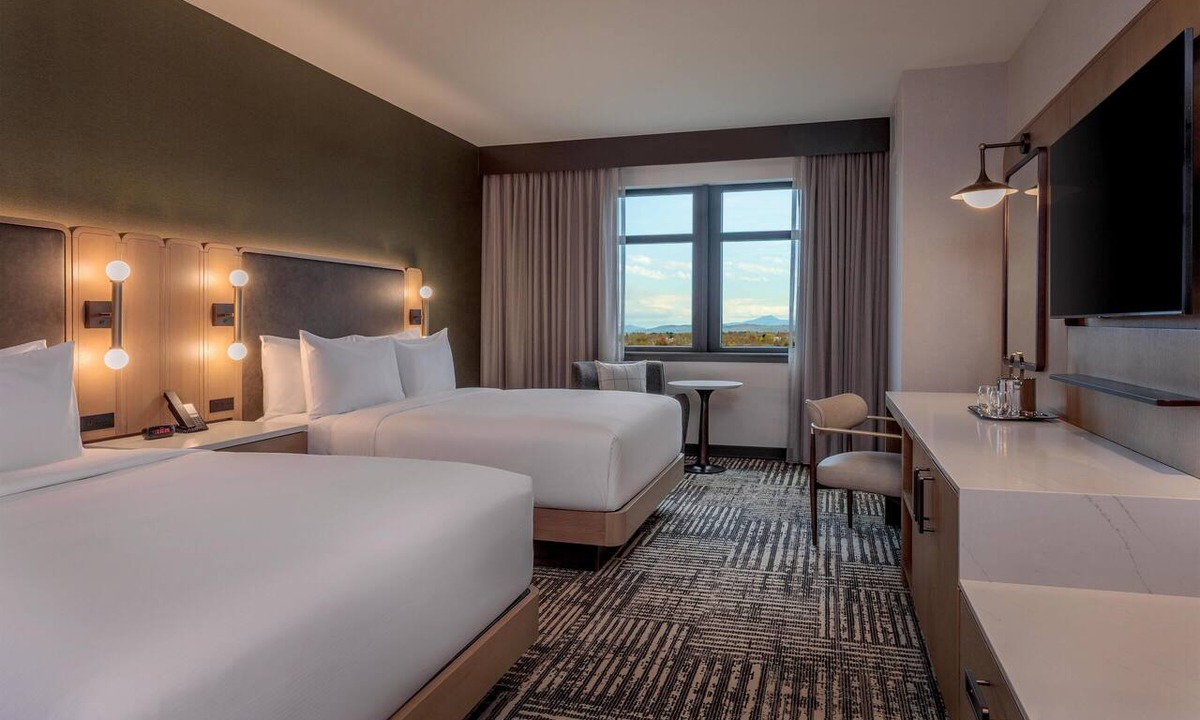 Burlington Hotel | DoubleTree by Hilton Burlington Vermont