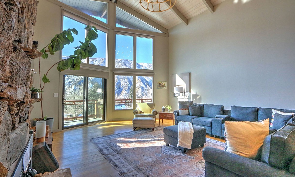 Glenwood Springs House | Downtown with Scenic Mountain Views