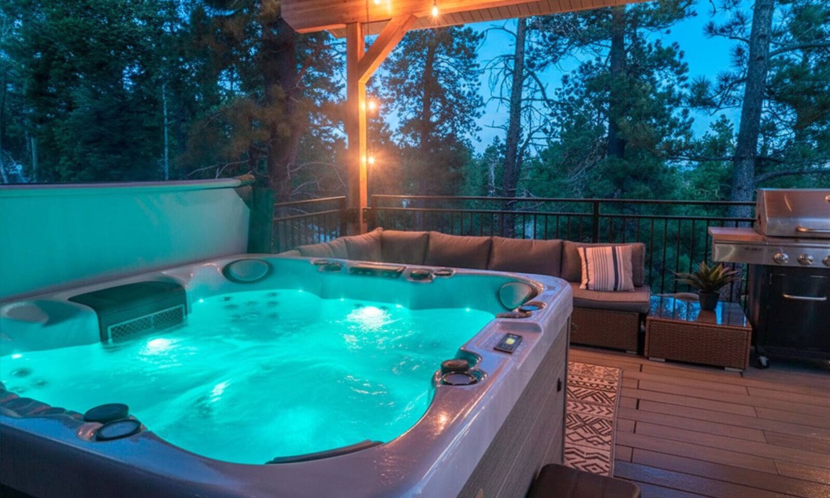 Meadow View Heights Cabin | Duck Creek Escape - Hot Tub, Fire Pit & Family Fun