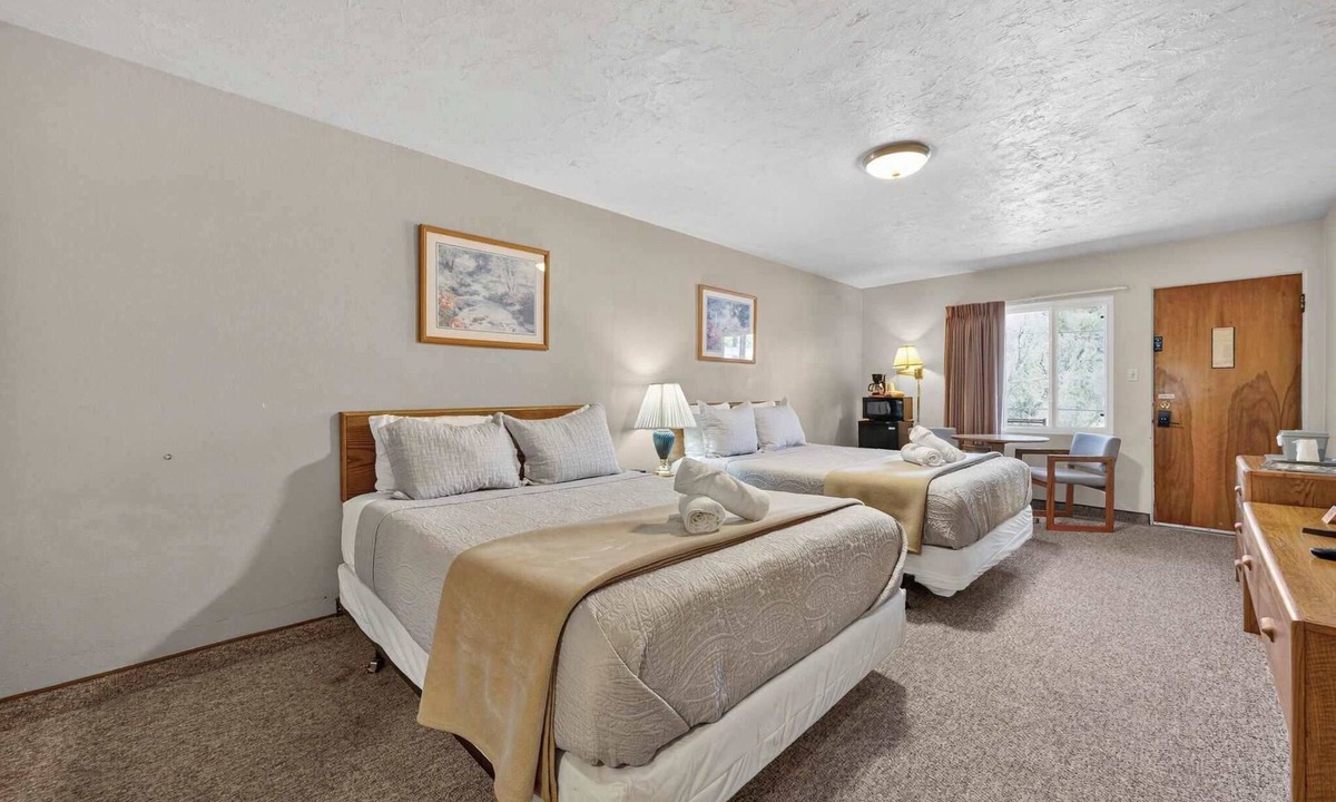 Manitou Springs Apartment | Eagle Motel Suite 111