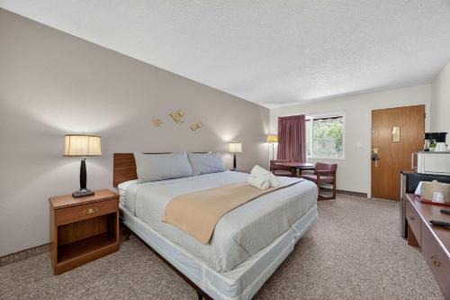 Manitou Springs House | Eagle Motel Suite 224