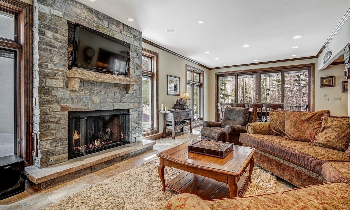 Vail House | 🏆 East Vail Home | 4 En-Suite Bedrooms | Heated Garage | Bus to Vail Village