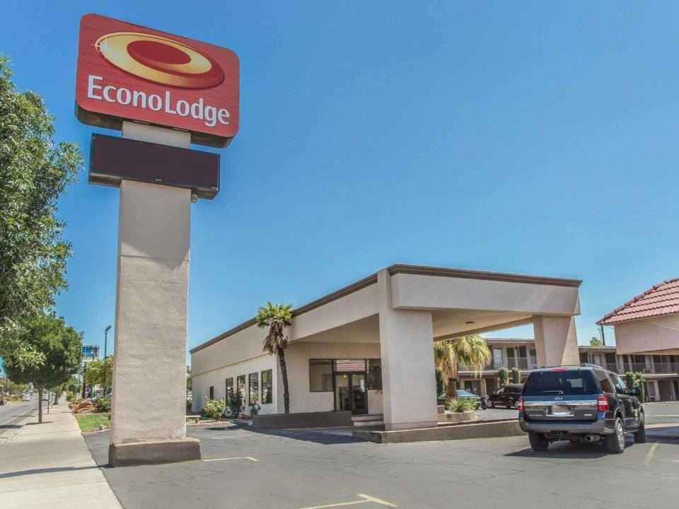 St. George Cabin | Econo Lodge St George North - Near Pioneer Park