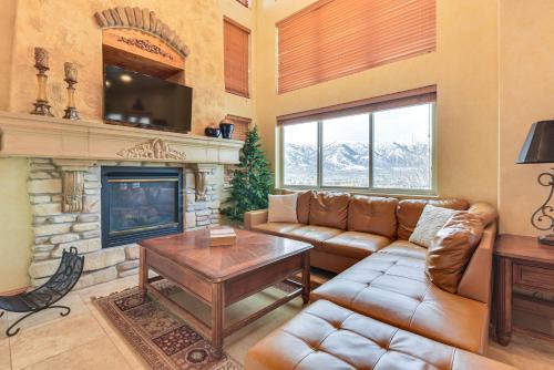 Wolf Creek House | Eden Townhome w/Mtn View + Shuttle to Powder Mtn!