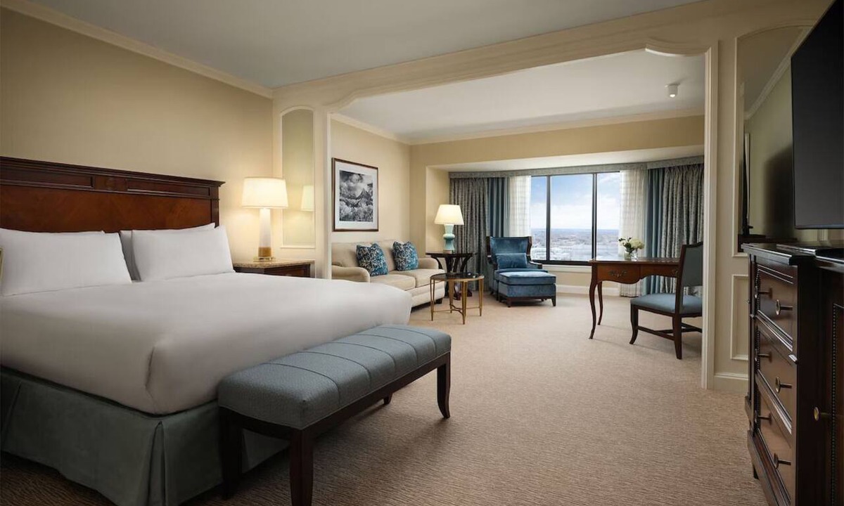 Downtown Salt Lake City Hotel | Elegant Room w/Heated Pool & Luxurious Décor for Ultimate Relaxation